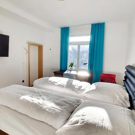 Helles Mit Kingsize-bett Habitación en casa particular